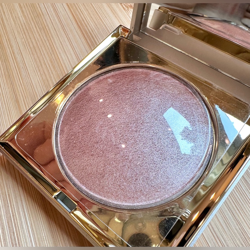 Stila Highlighter in Kitten Shimmering Nude Pink Heaven's Hue Shimmer Powder